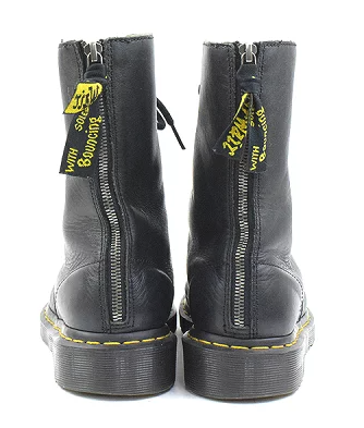 Dr.Martens｜わずか10秒で脱ぎ履き可能に！ドクターマーチンのバック 